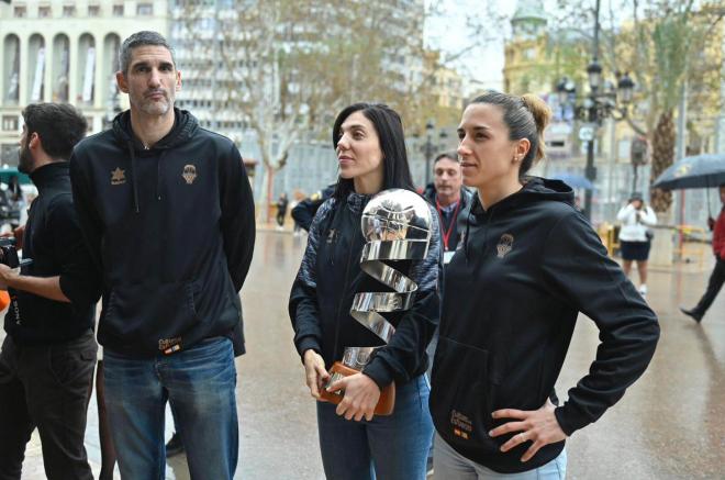 Valencia Basket Femenino recibido en el Ayuntamiento