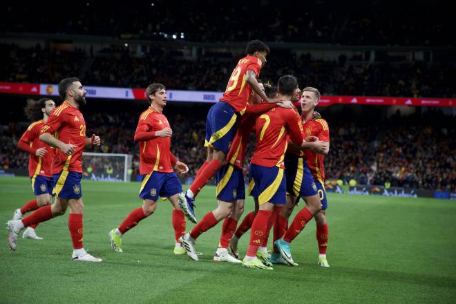 Los jugadores de España celebran uno de los goles ante Brasil (FOTO: Cordón Press).