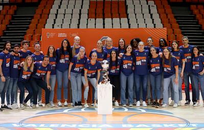 Valencia Basket Femenino celebra la Copa de la Reina