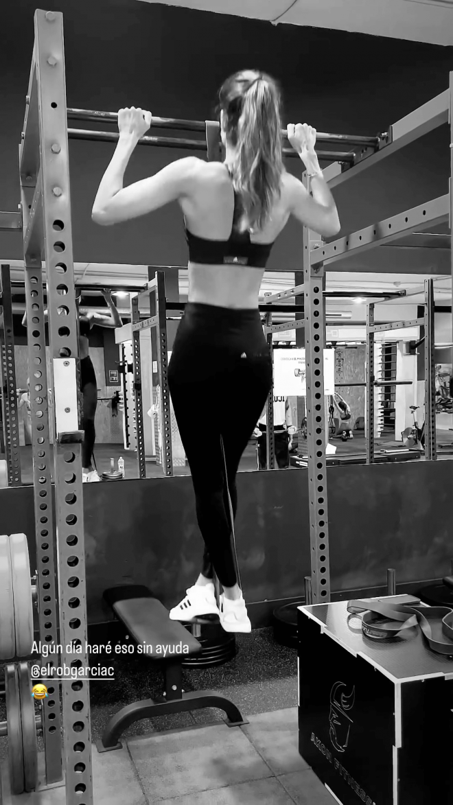 Joana Sanz haciendo su rutina en el gimnasio (Instagram: @joanasanz)