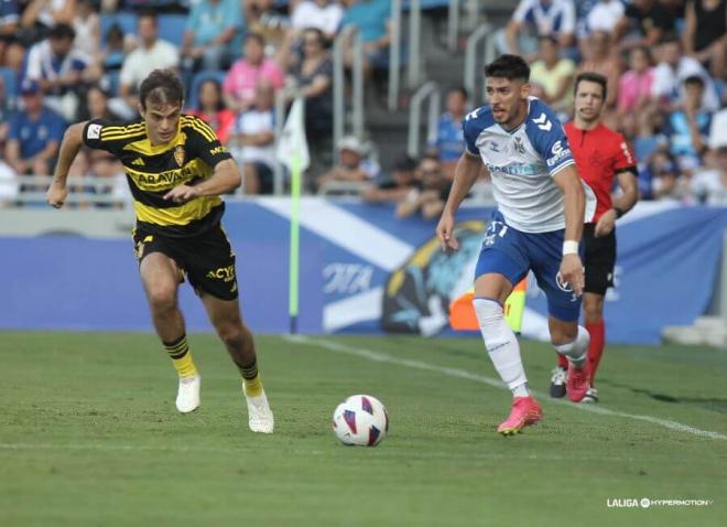 Lance del Tenerife - Real Zaragoza de la jornada 3 (Foto: LALIGA Hypermotion)