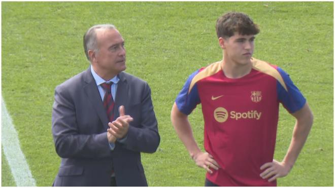 Rafa Yuste y Pau Cubarsí, durante la ceremonia de clausura del Barça Academy World Cup.