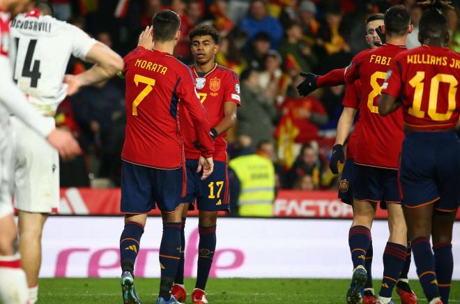 Álvaro Morata y Lamine Yamal en un partido con la Selección Española (Foto: Cordon Press)