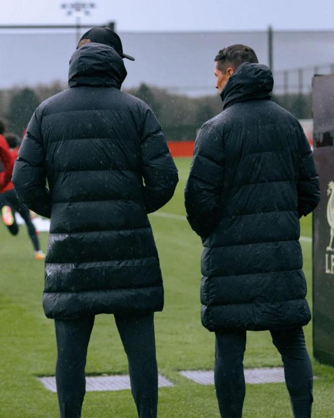 Jürgen Klopp y Fernando Torres, en el entrenamiento del Liverpool (liverpoolfc)