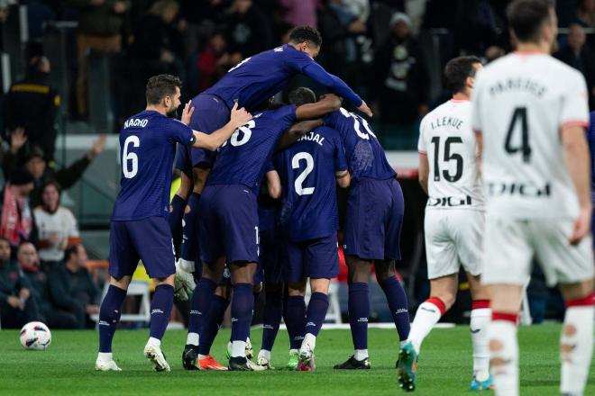 Los jugadores del Real Madrid celebran el gol de Rodrygo (Foto: Cordon Press).
