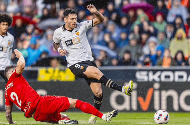 Hugo Duro ha sido el segundo jugador con más faltas recibidas de las ligas europeas (Foto: Valencia CF).