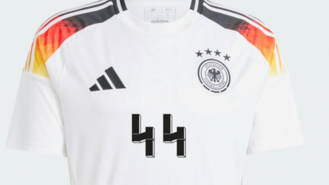 La camiseta de Alemania con el dorsal 44