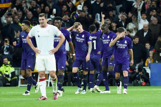 Los jugadores del Real Madrid celebran el gol de Rodrygo (Foto: Cordon Press)