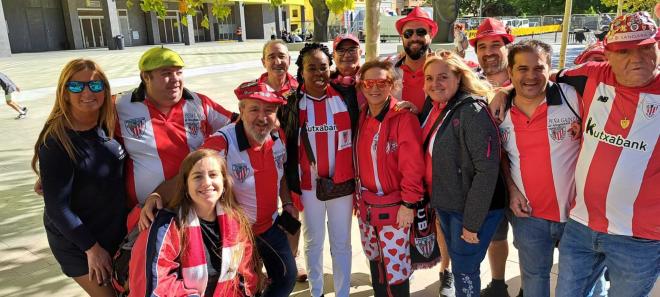 María Arthuer, madre de los hermanos Iñaki y Nico Williams, en un viaje con la afición del Athletic Club. Ahora toca ir a Europa: primer aparada en Roma.