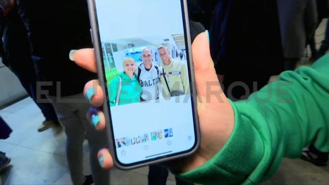 Luis Rubiales se hizo selfies con pasajeros del avión (ElDesmarque)