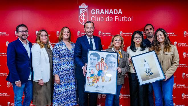 El homenaje del Valencia CF y el Granada CF a Ángel Castellanos (Foto: VCF).