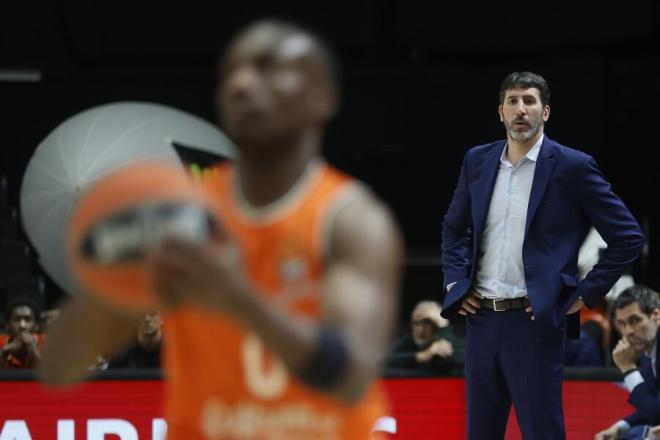 Álex Mumbrú, entrenador del Valencia Basket