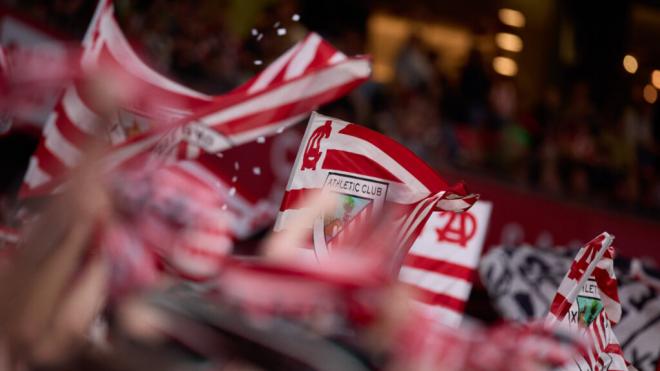 Banderas del Athletic en San Mamés (Foto: Europa Press)