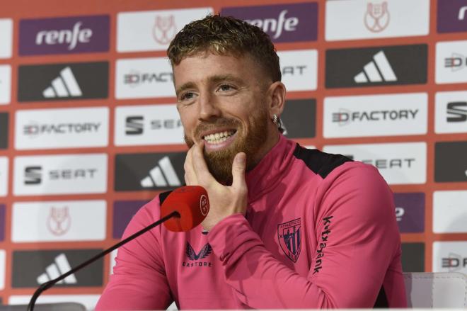 Iker Muniain, en rueda de prensa previa a la final de Copa. (Foto: Kiko Hurtado).