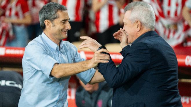 Javier Aguirre y Ernesto Valverde saludándose antes del partido (Europa Press)
