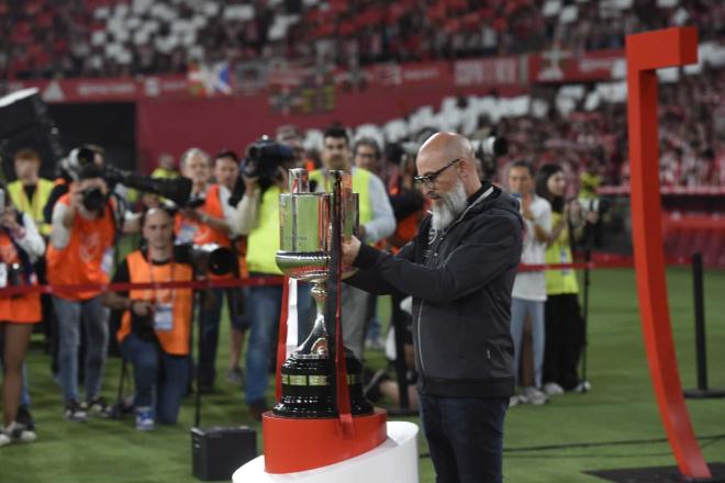 El trofeo de la Copa del Rey, en La Cartuja (Foto: Kiko Hurtado).