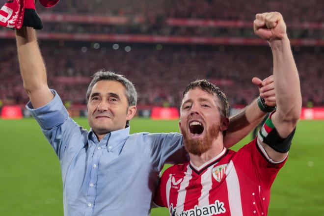 Iker Muniain y Ernesto Valverde celebran el título de Copa del Rey (Foto: Cordon Press)