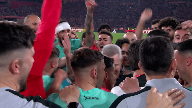 Javier Aguirre lo vuelve a hacer: divertida piña con sus jugadores antes del final del partido