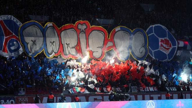 Ultras del PSG durante un partido (Foto: Cordon Press)