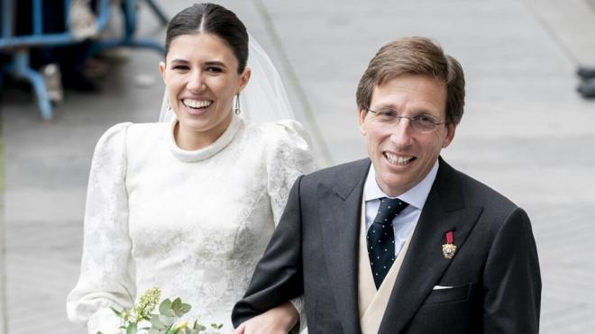 Teresa Urquijo y José Luis Martínez Almeida tras casarse (Foto: Europa Press)