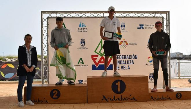 Ganadores en el Campeonato de Andalucía de ILCA4, en Cádiz.