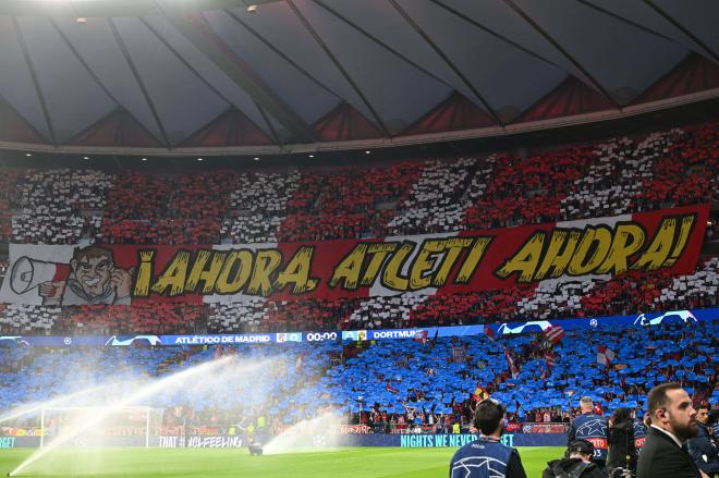 El tifo del Atlético ante el Dortmund (Foto: Cordon Press).