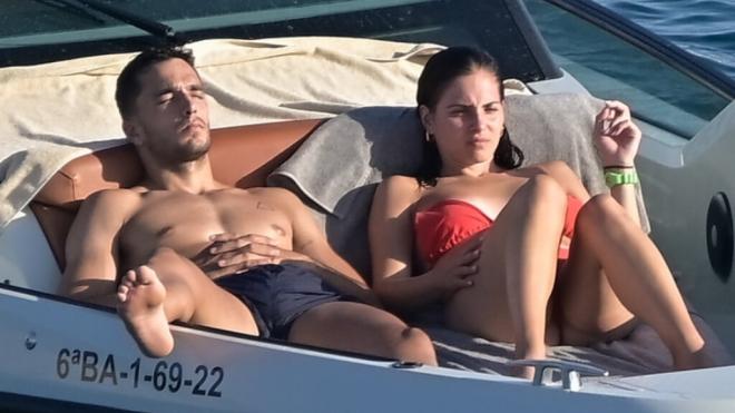 Andrea Duro y Ale Galán durante unas vacaciones en Ibiza (Europa Press)