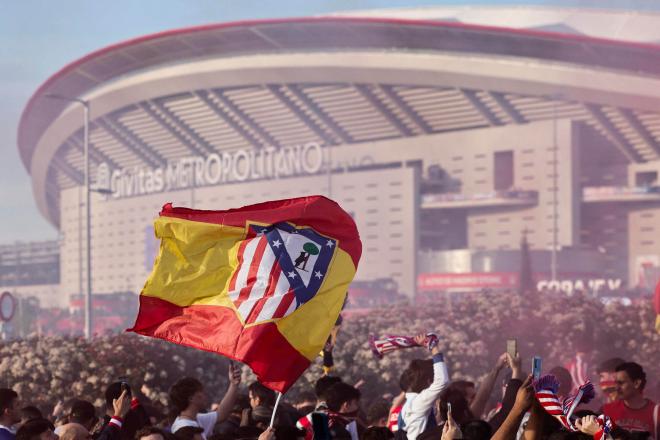 Aficionados del Atlético de Madrid reciben al equipo en el Metropolitano (Foto: EFE).