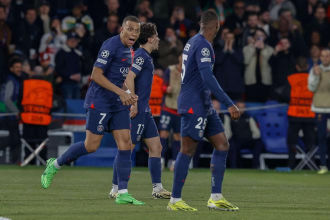 Kylian Mbappé celebra el gol de Dembélé con el PSG (Cordon Press)