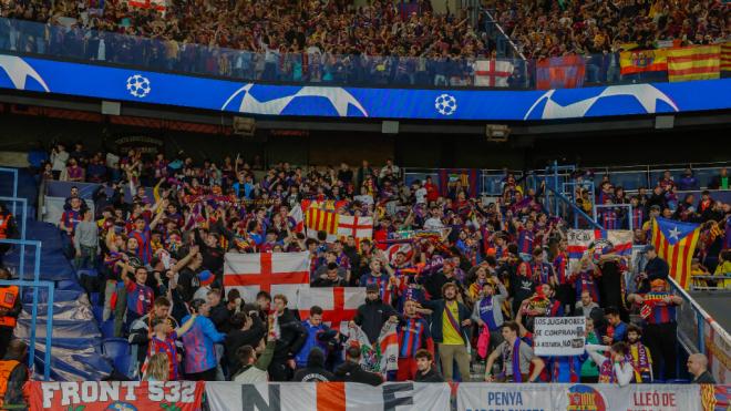 Aficionados del Barça en el Parque de los Príncipes (Europa Press)