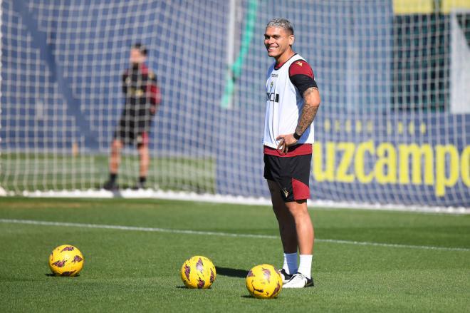 Ocampo, sonriendo en un entrenamiento (Foto: Cádiz CF).