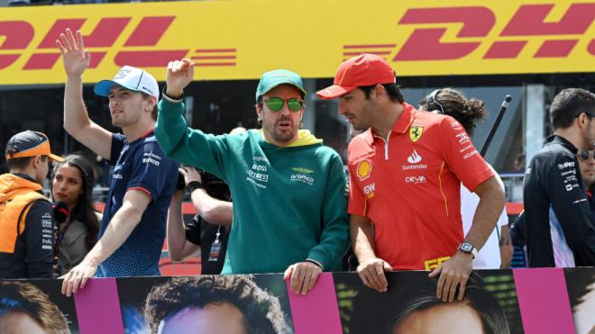 Fernando Alonso y Carlos Sainz, en el GP de Suzuka (Foto: Cordon Press).