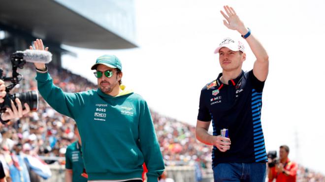 Fernando Alonso y Max Verstappen, en el GP de Japón (Cordon Press)