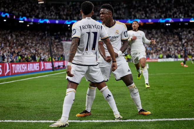 Rodrygo celebrando con Vinicius su gol en el Real Madrid-City (Foto: Cordon Press).