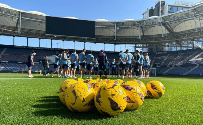 El Levante prepara el partido de mañana en el último entrenamiento en el Ciutat (Foto: LUD).