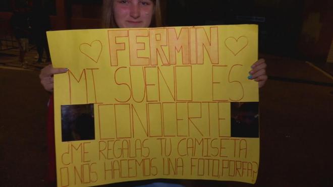 La pancarta de la aficionada cadista a Fermín López (Fuente: ElDesmarque)