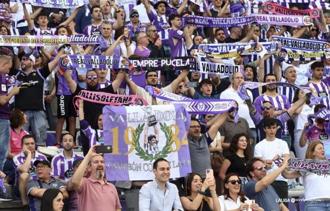 Afición del Real Valladolid ante el Eldense (Foto: LALIGA Hypermotion).