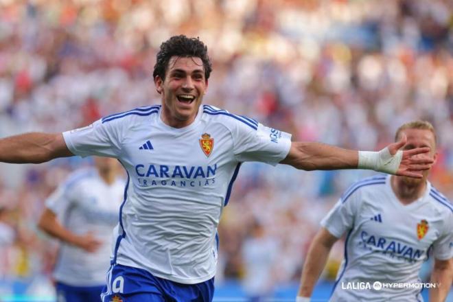 Iván Azón celebra su gol al Elche (Foto: LALIGA).