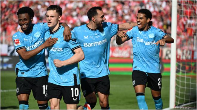 Borja Iglesias celebra un gol del Bayer Leverkusen (foto: Cordon Press).