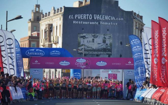 La Carrera de la Mujer tiñe de rosa las calles de Valencia con cerca de 8.000 participantes