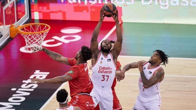 Valencia Basket sufre pero gana en Granada (81-88)