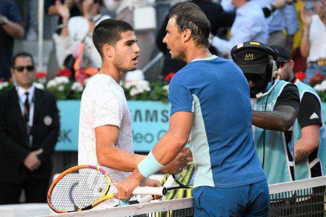 Carlos Alcaraz y Rafa Nadal en un partido en el Mutua Open de Madrid (Foto: Europa Press)