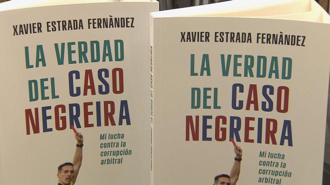 Estrada Fernández y su libro 'La verdad del Caso Negreira'(Foto: ElDesmarque)