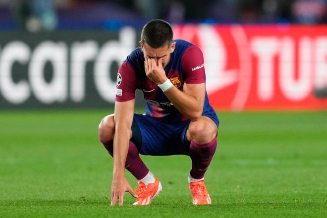 Ferran Torres llorando por la eliminación en Champions ante el PSG (Foto: EFE).
