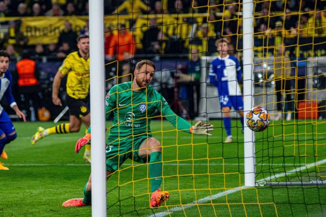 Oblak se lamenta de uno de los goles del Borussia Dortmund (Foto: Cordon Press).