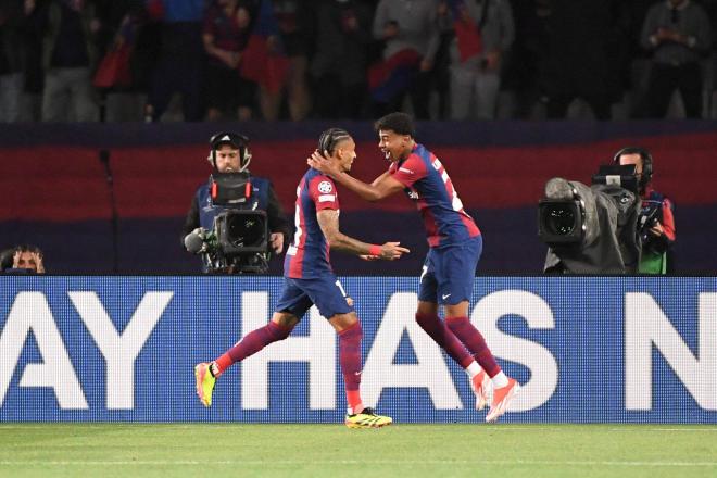 Lamine Yamal y Raphinha celebran el primer gol del partido (Cordon Press)