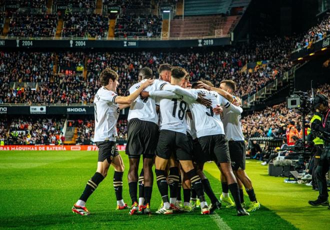 Alegría de gol del Valencia CF en Mestalla