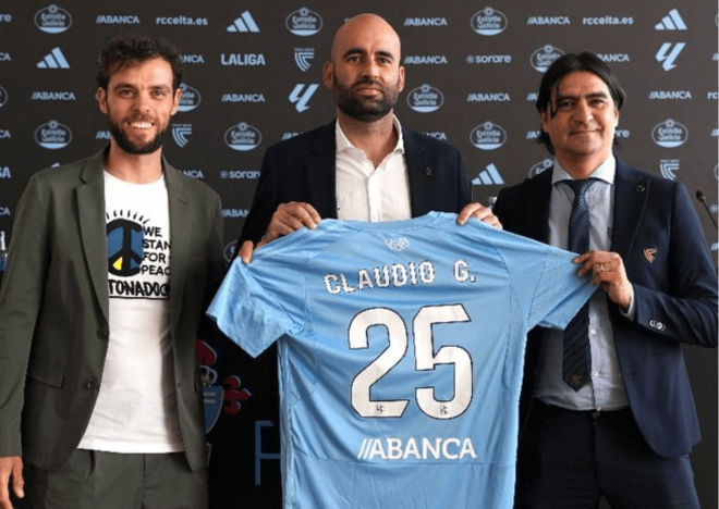 Claudio Giráldez con Sergio Álvarez y Marco Garcés (Foto: RC Celta).