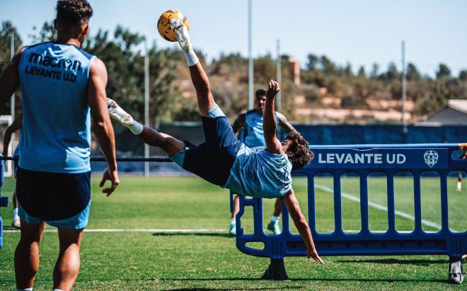 El Levante UD ha preparado a conciencia un encuentro clave para el devenir de la temporada (Foto: LUD)