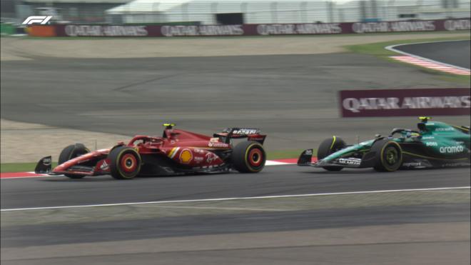 Carlos Sainz y Fernando Alonso, luchando en el GP de China (Foto: F1).